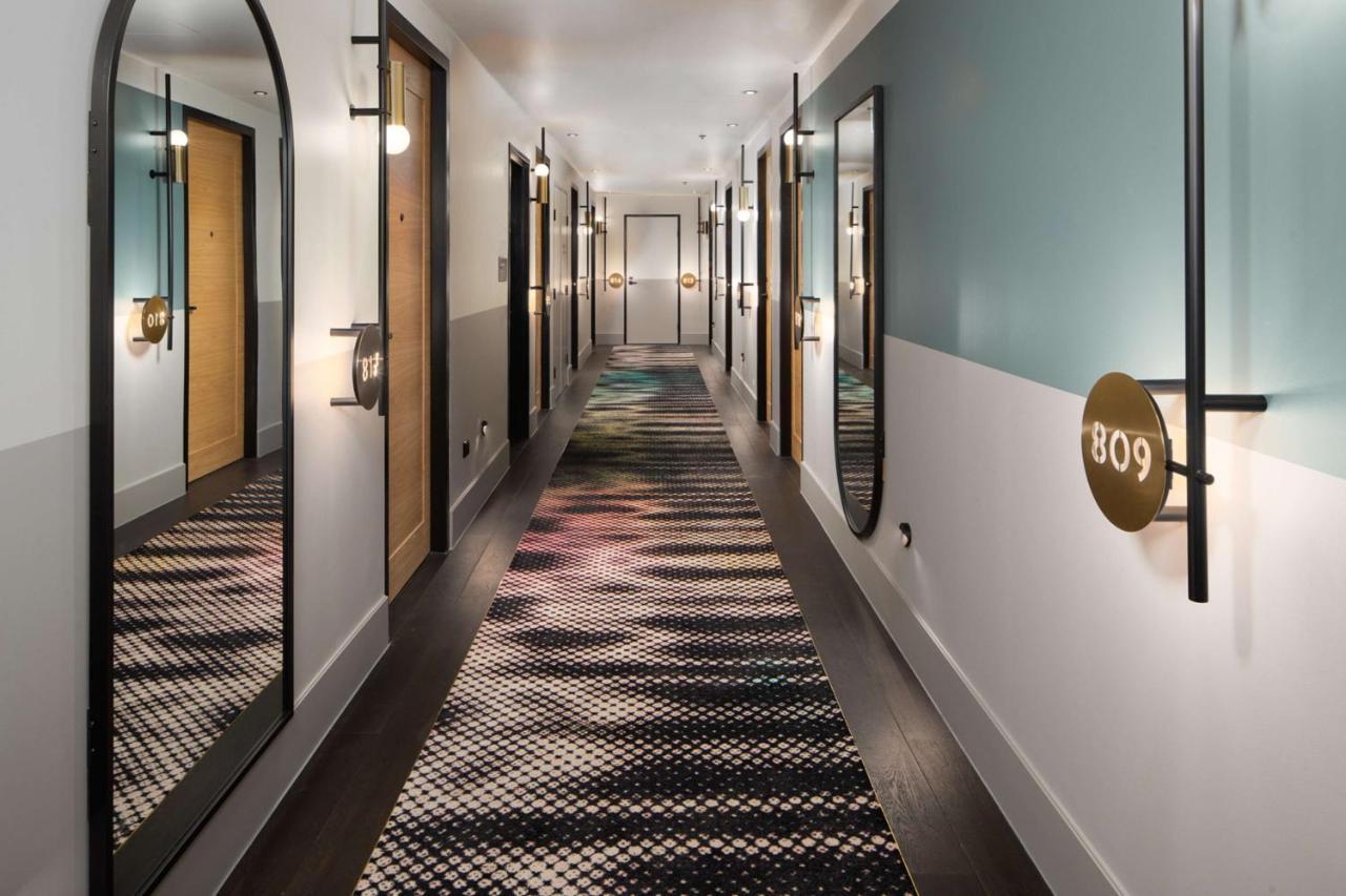 فندق Qt نيو كاسل المظهر الخارجي الصورة A corridor at the hotel