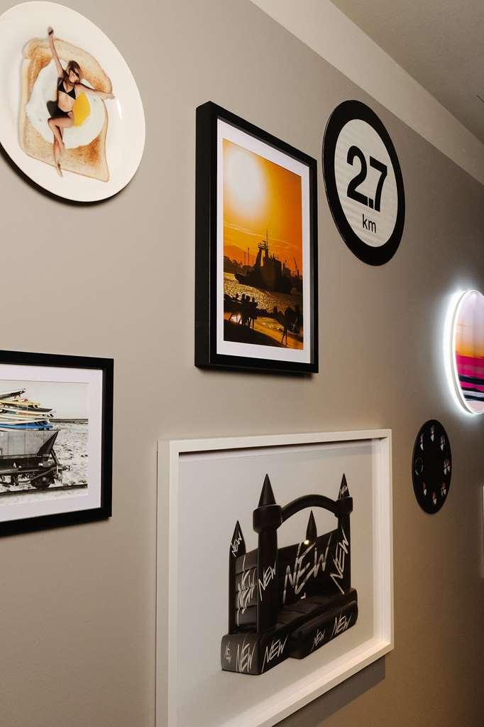 فندق Qt نيو كاسل وسائل الراحة الصورة A selection of photographs by the artist